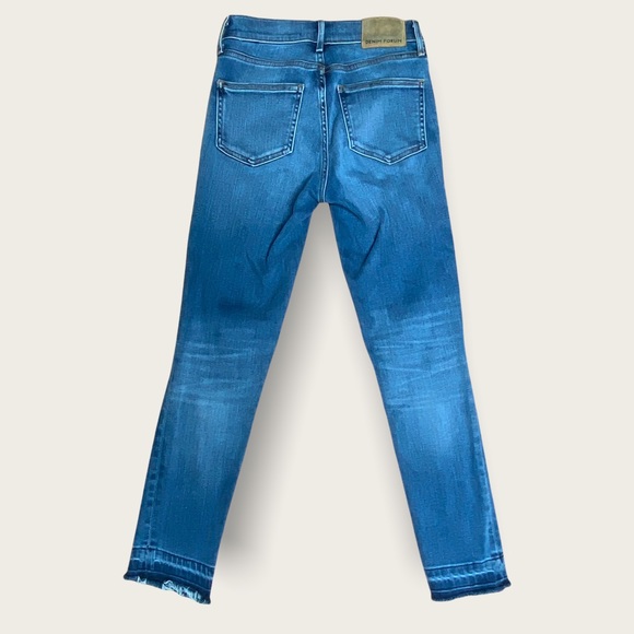 DENIM FORUM The Nico Mid Rise Skinny Crop Size 25 EUC - Picture 12 of 16
